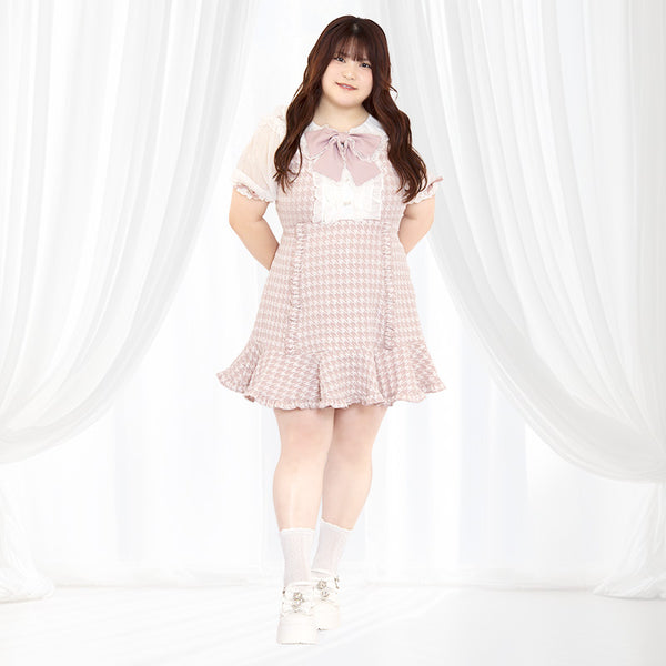 ぽっちゃりさんの初夏の半袖コーデにおすすめな初夏の甘めガーリースタイル♪ピンク千鳥格子柄×シフォン袖ミニワンピース